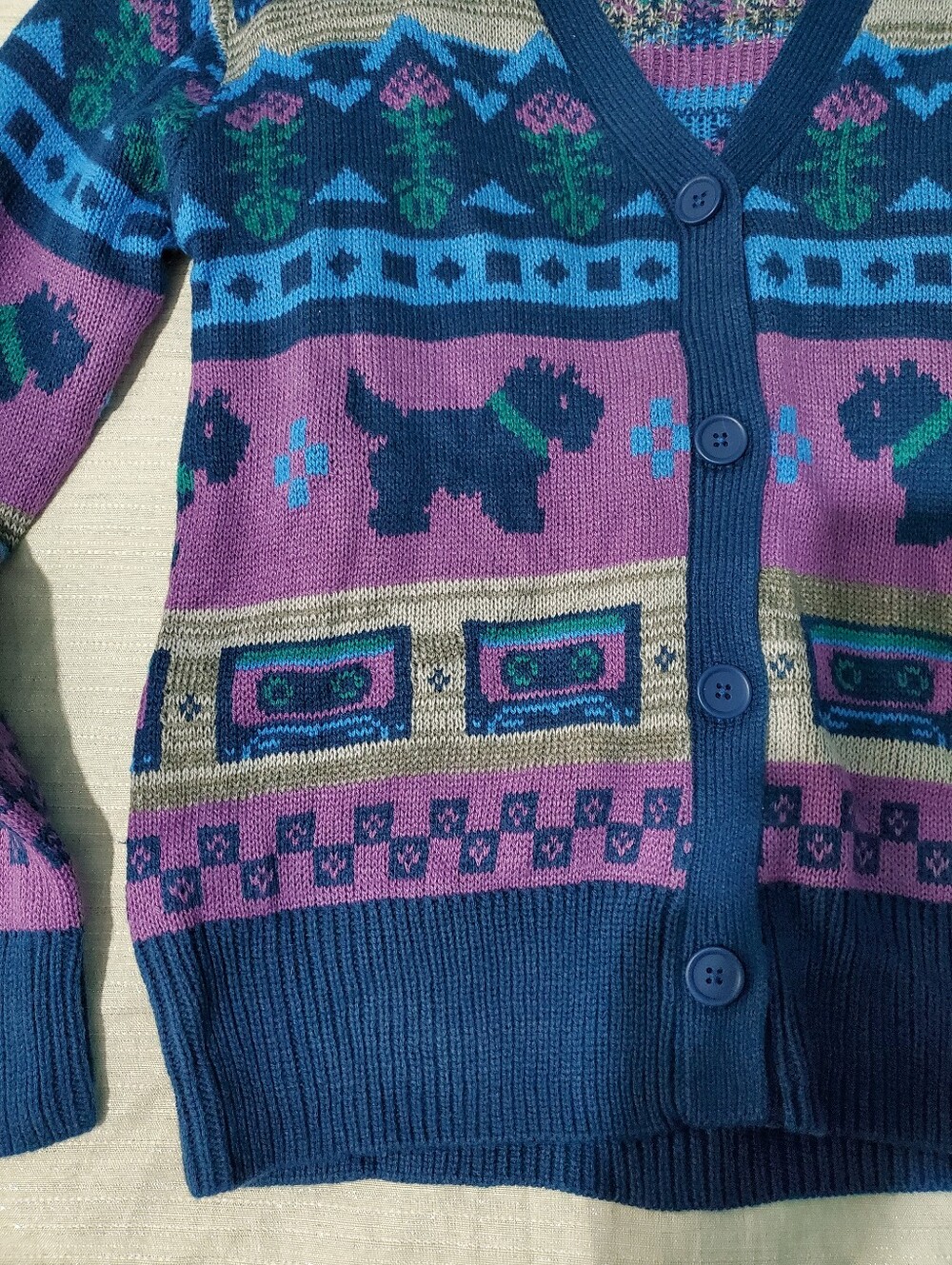 Stranger Things Cardigan - Picture 2 of 7